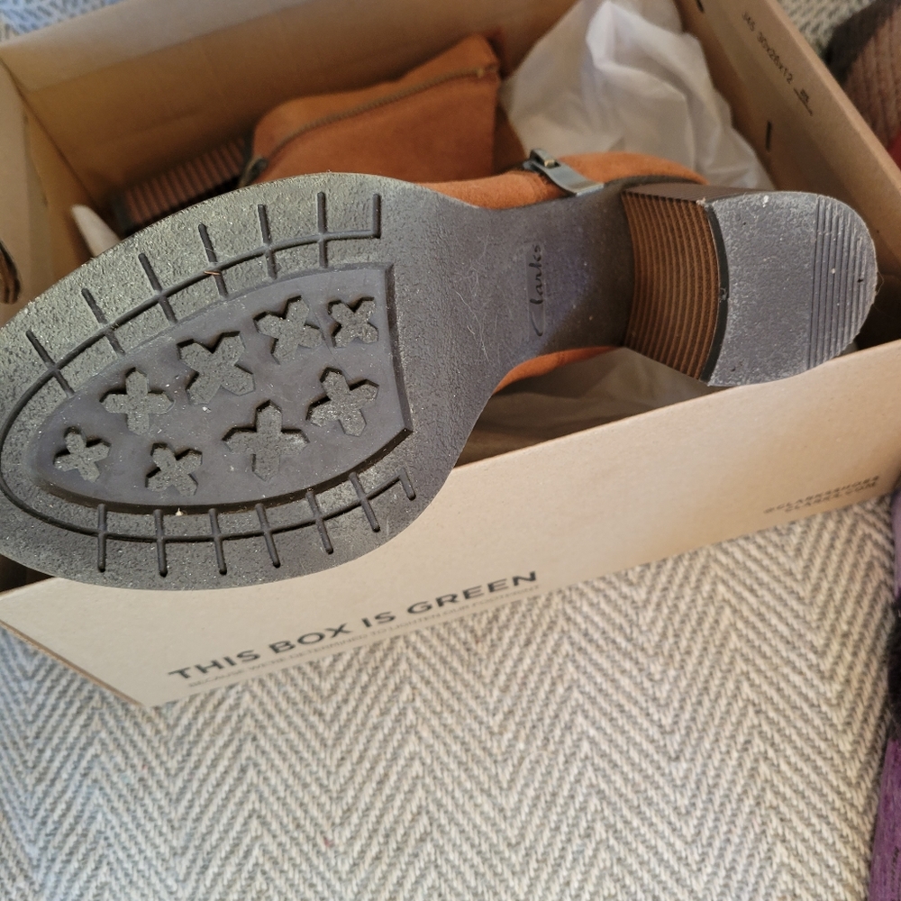 Clarks bootie - Picture 3 of 5